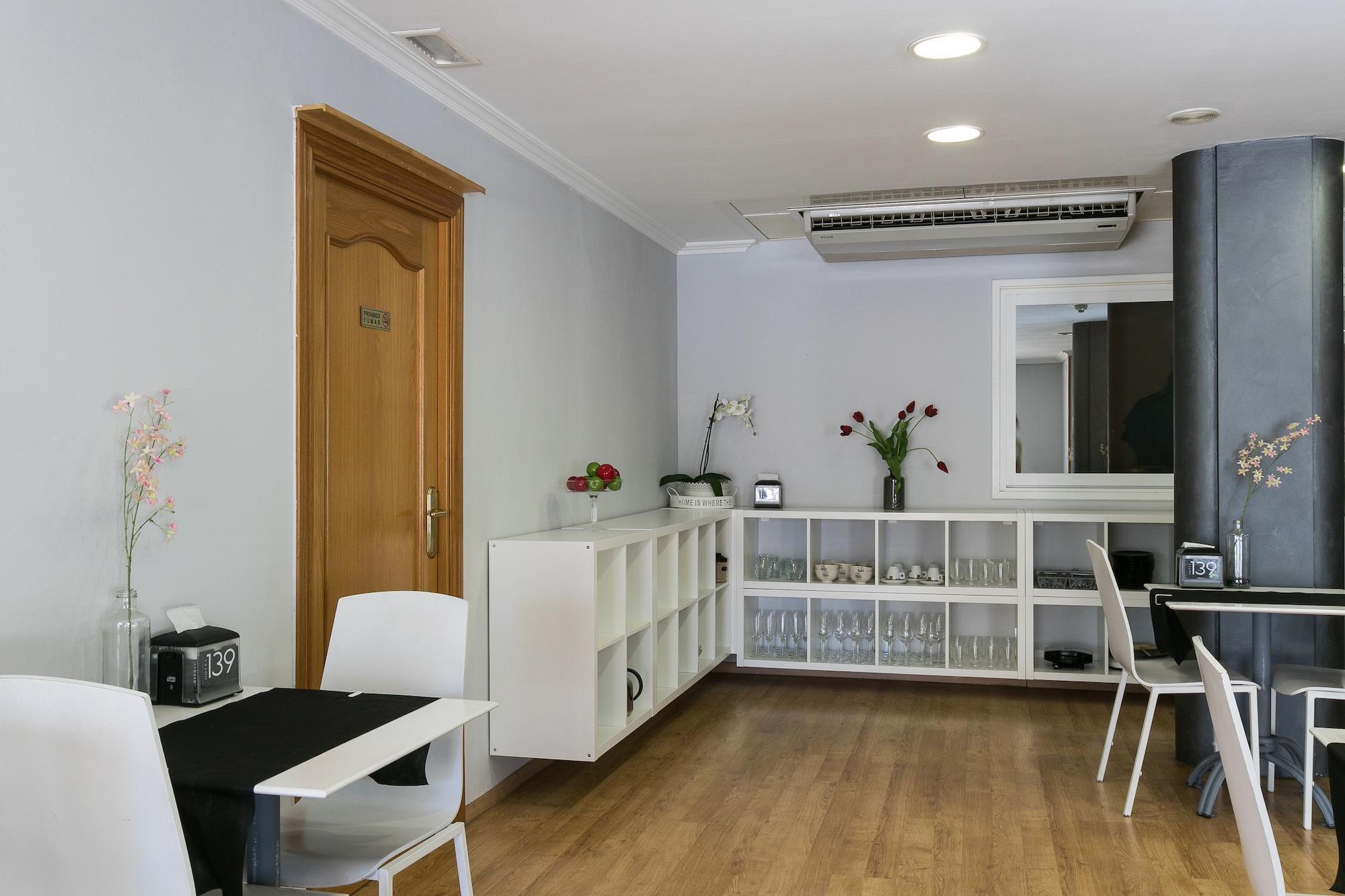 Hotel 139 Castelldefels Kültér fotó