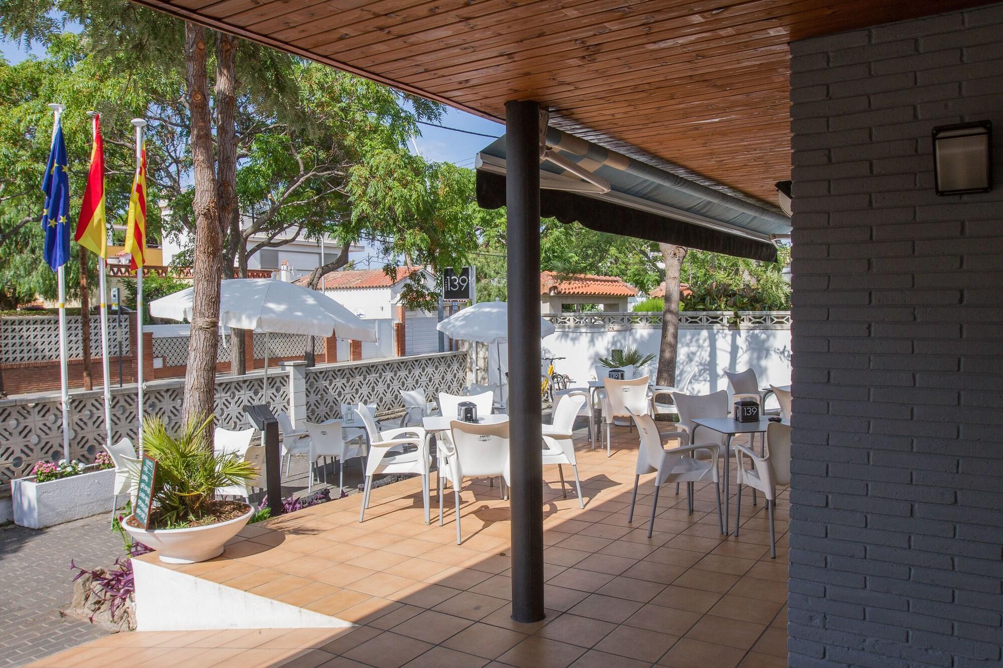 Hotel 139 Castelldefels Kültér fotó
