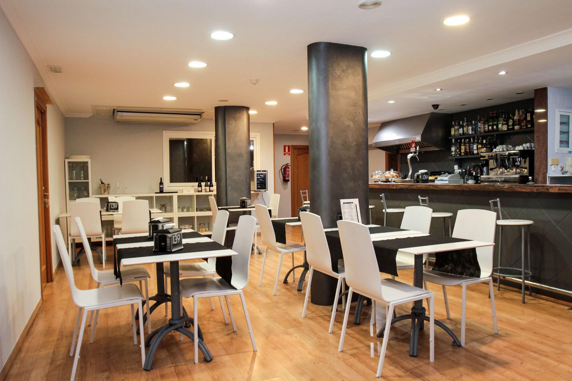 Hotel 139 Castelldefels Kültér fotó