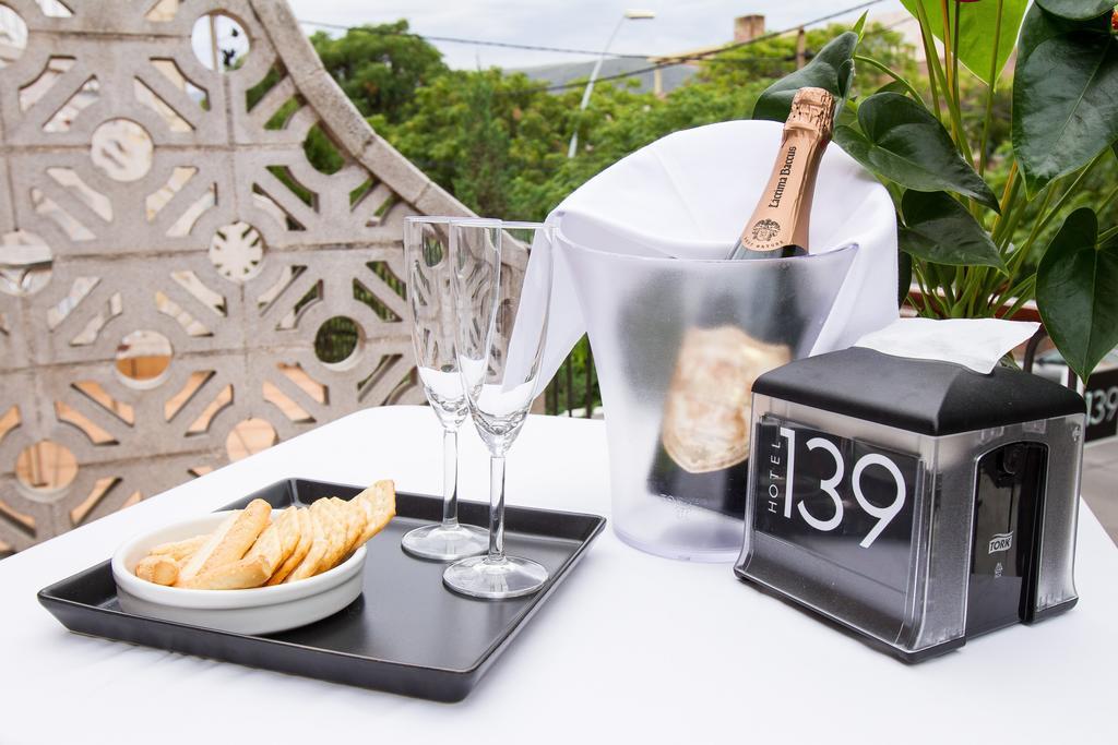Hotel 139 Castelldefels Kültér fotó